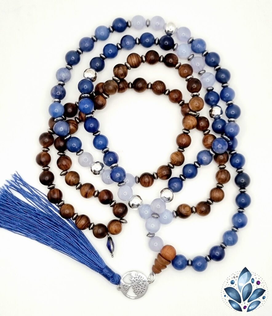 Mâlâ compagnon spirituel ici en quartz bleu et calcédoine blue lace