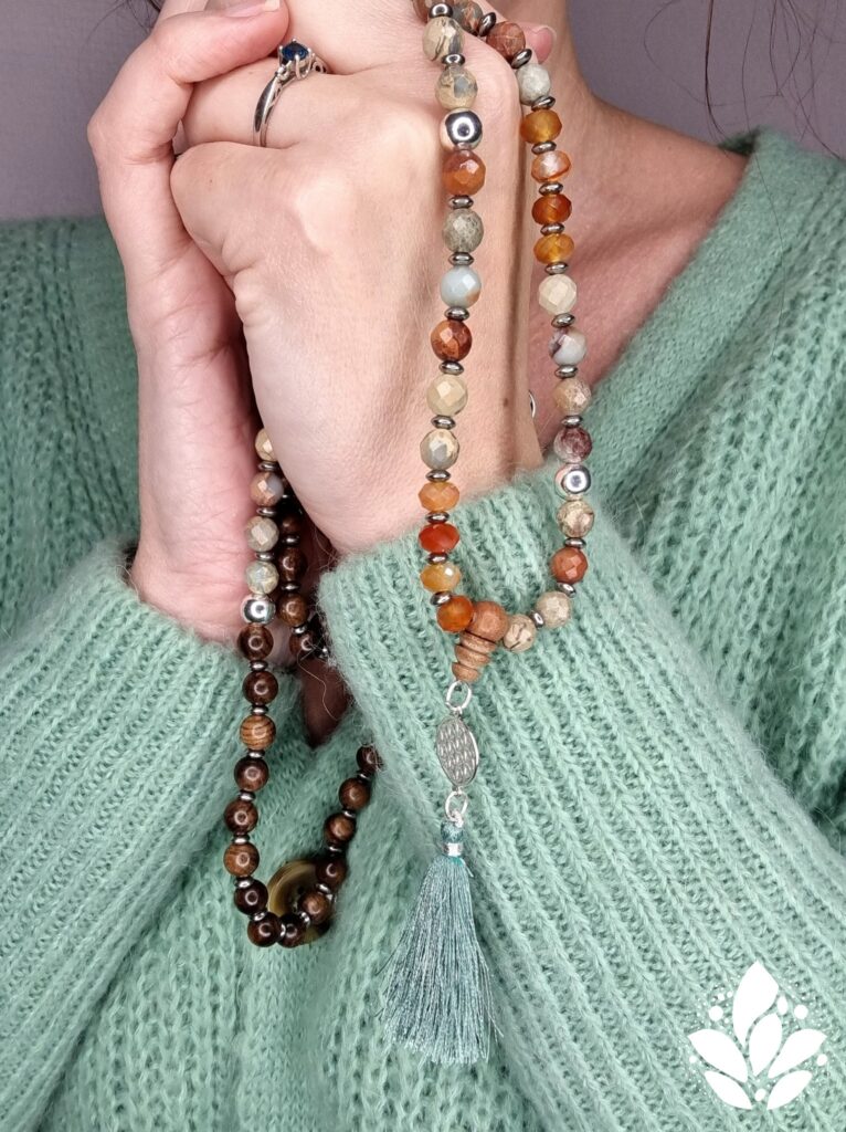 Mâlâ compagnon spirituel ici, en anhydrite et cornaline