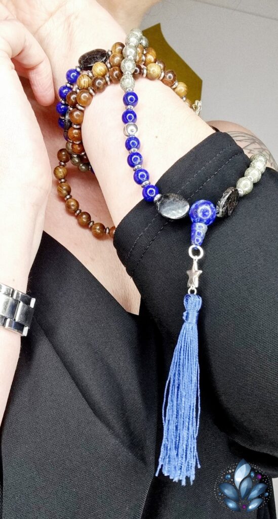 Mâlâ compagnon spirituel ici en Lapis lazuli et pyrite